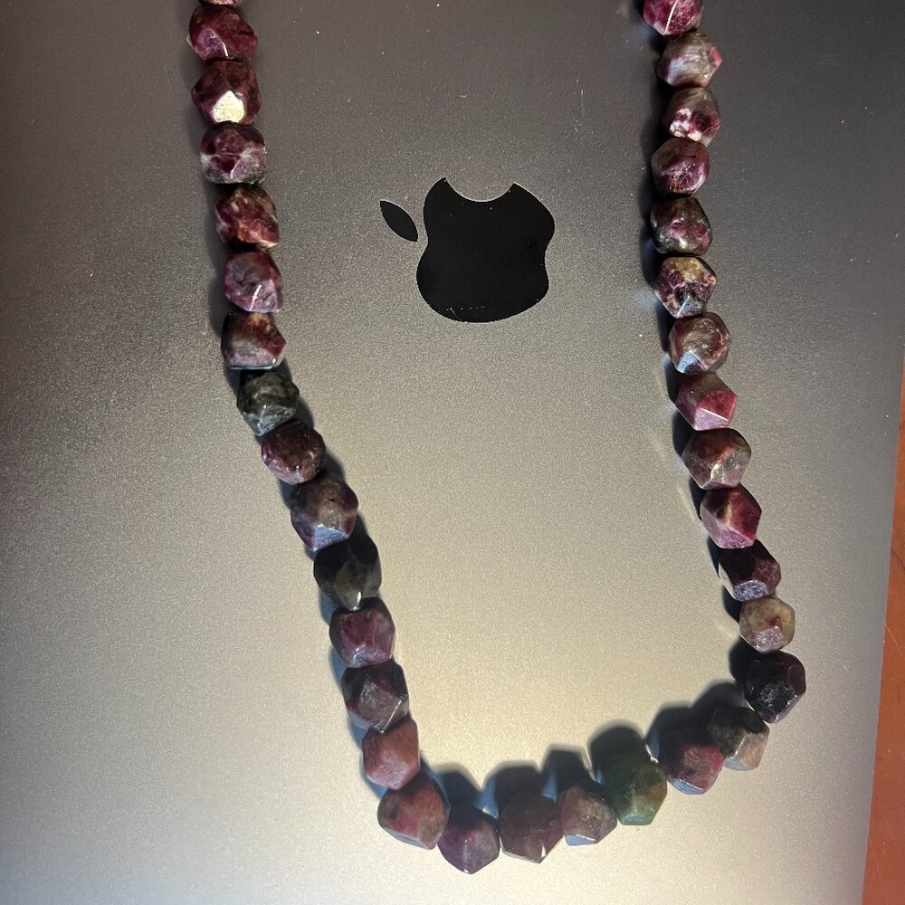 Stunning raw tourmaline necklace with stainless steel clasp - Picture 4 of 4